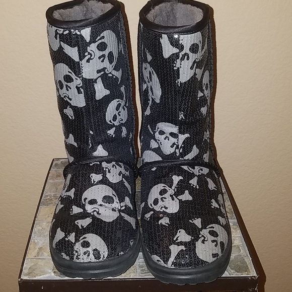 Uggs Kisses Sequin Skulls Boots - RARE - Picture 1 of 4